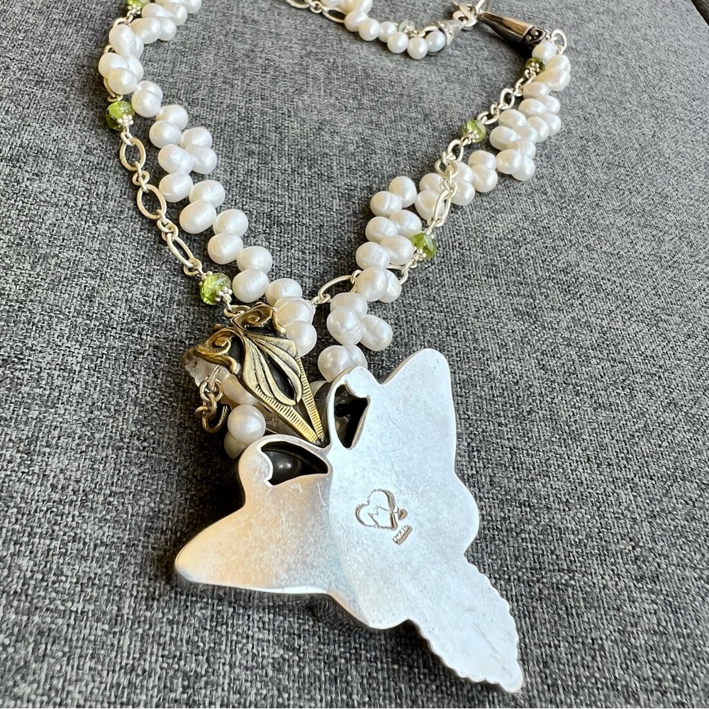 Mars And Valentine Echo Of The Dreamer Pearl Necklace With Butterfly Pendant - Picture 5 of 5